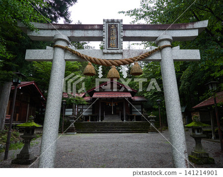 A view of Hirayu Shrine in the Hirayu Onsen hot spring town, a popular summer tourist spot. 141214901