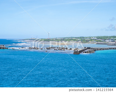 The beautiful coastline of Okinoerabu Island The beautiful coastline of Okinoerabu Island 141215564