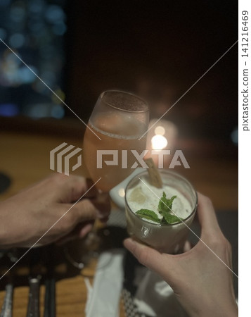 歡呼與雞尾酒 歡呼與雞尾酒 141216469