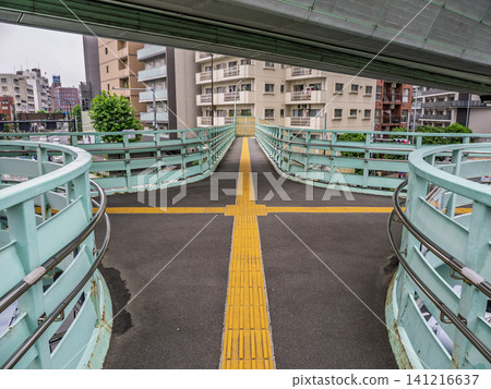 An X-shaped pedestrian bridge and urban transportation infrastructure passing under the elevated Metropolitan Expressway (Kita Ward, Tokyo) An X-shaped pedestrian bridge and urban transportation infrastructure passing under the elevated Metropolitan Expressway (Kita Ward, Tokyo) 141216637