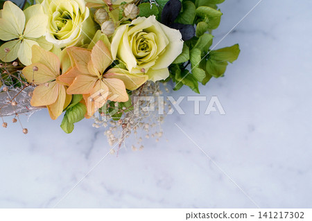 Green flower wreath (marble background) 141217302