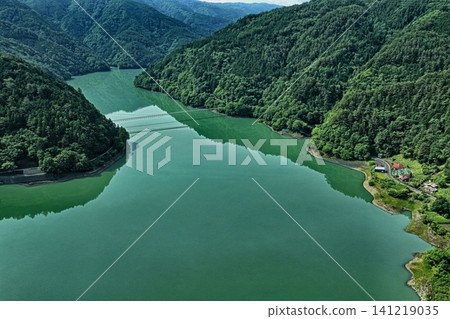 A summer aerial photograph overlooking Lake Ikawa and the Ikawa Bridge in Shizuoka Prefecture. 141219035