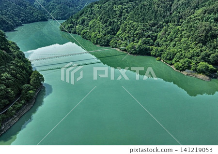 An aerial photograph overlooking Lake Ikawa and the Ikawa Bridge in Shizuoka Prefecture. An aerial photograph overlooking Lake Ikawa and the Ikawa Bridge in Shizuoka Prefecture. 141219053