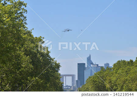 空軍中隊在巴黎上空進行巴士底日彩排（2026年7月9日） 141219544