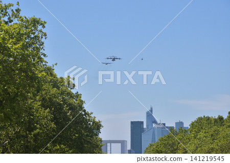 空軍中隊在巴黎上空進行巴士底日彩排（2026年7月9日） 141219545
