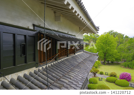 松本城的黑色漆面外牆,是日本國寶。 松本城的黑色漆面外牆,是日本國寶。 141220712