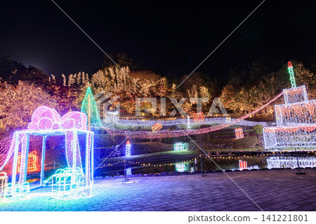 廣島縣莊原市美北丘陵國立公園的燈光秀 廣島縣莊原市美北丘陵國立公園的燈光秀 141221801