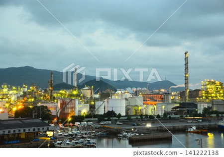 Night view of the Shunan industrial complex facing Tokuyama Bay in the Seto Inland Sea Night view of the Shunan industrial complex facing Tokuyama Bay in the Seto Inland Sea 141222138