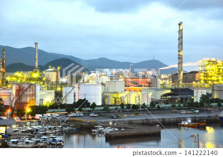 Night view of the Shunan industrial complex facing Tokuyama Bay in the Seto Inland Sea Night view of the Shunan industrial complex facing Tokuyama Bay in the Seto Inland Sea 141222140