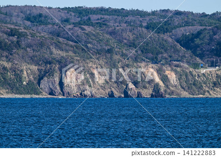 Mount Hakusan across the sea Mount Hakusan across the sea 141222883