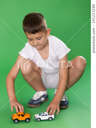 Boy with toy cars 141223286
