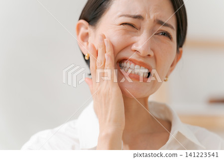 A woman suffering from tooth decay A woman suffering from tooth decay 141223541
