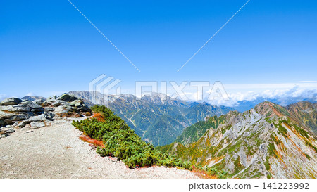 Autumn climb of Mt. Harinoki and Mt. Renge (view of Mt. Tsurugi and Mt. Subari from the summit of Mt. Harinoki) Autumn climb of Mt. Harinoki and Mt. Renge (view of Mt. Tsurugi and Mt. Subari from the summit of Mt. Harinoki) 141223992
