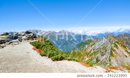 Autumn climb of Mt. Harinoki and Mt. Renge (view of Mt. Tsurugi and Mt. Subari from the summit of Mt. Harinoki) Autumn climb of Mt. Harinoki and Mt. Renge (view of Mt. Tsurugi and Mt. Subari from the summit of Mt. Harinoki) 141223993