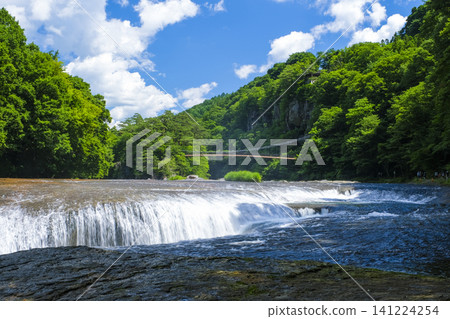 Fukiwari Falls, surrounded by fresh greenery. Fukiwari Falls, surrounded by fresh greenery. 141224254