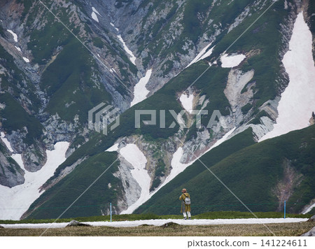A view of tourists at the summit of Murodo Mountain on the Tateyama Kurobe Alpine Route, a popular summer tourist spot, and the scenery of the Tateyama mountain range. A view of tourists at the summit of Murodo Mountain on the Tateyama Kurobe Alpine Route, a popular summer tourist spot, and the scenery of the Tateyama mountain range. 141224611