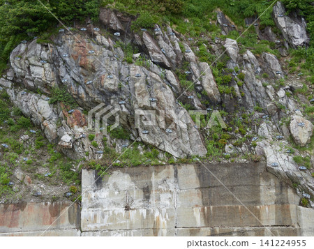 A scene showing the measures taken to stabilize the mountain at Daikanbo on the Tateyama Kurobe Alpine Route, a popular tourist attraction. A scene showing the measures taken to stabilize the mountain at Daikanbo on the Tateyama Kurobe Alpine Route, a popular tourist attraction. 141224955