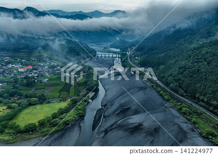 An aerial photograph overlooking the misty river and settlements in the Oi River basin of Shizuoka Prefecture. An aerial photograph overlooking the misty river and settlements in the Oi River basin of Shizuoka Prefecture. 141224977