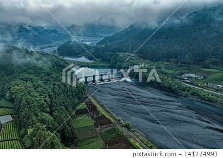 Aerial photograph capturing a dam and tea plantations along the Oi River in Shizuoka Prefecture. Aerial photograph capturing a dam and tea plantations along the Oi River in Shizuoka Prefecture. 141224991