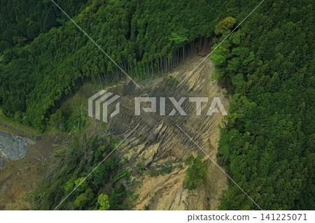 Aerial photograph capturing a landslide on the mountainside along the Abe River. Aerial photograph capturing a landslide on the mountainside along the Abe River. 141225071