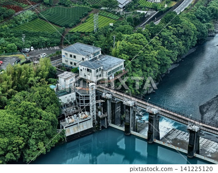 An aerial photograph overlooking the dams and hydroelectric power facilities along the Oi River in Shizuoka Prefecture. An aerial photograph overlooking the dams and hydroelectric power facilities along the Oi River in Shizuoka Prefecture. 141225120