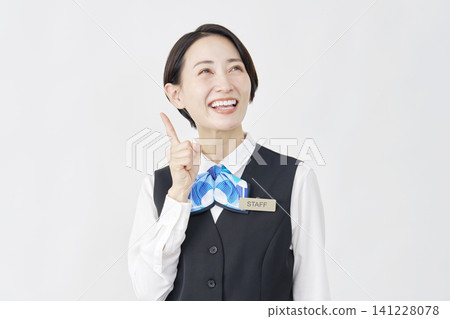 A female staff member with an idea: receptionist/bank employee, white background. A female staff member with an idea: receptionist/bank employee, white background. 141228078