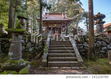Umenuma Shrine: Lanterns and Worship Hall, Kawaramachi, Tottori City, Tottori Prefecture Umenuma Shrine: Lanterns and Worship Hall, Kawaramachi, Tottori City, Tottori Prefecture 141228700