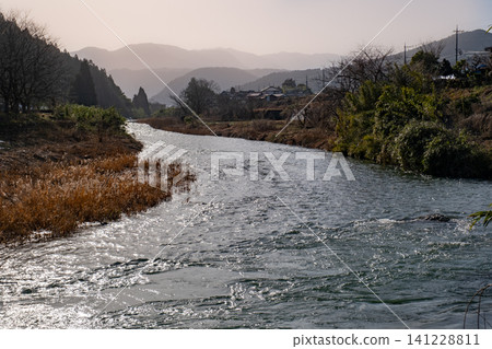 Evening view of the Hikita River next to Umenuma Shrine, Kawaramachi, Tottori City, Tottori Prefecture Evening view of the Hikita River next to Umenuma Shrine, Kawaramachi, Tottori City, Tottori Prefecture 141228811