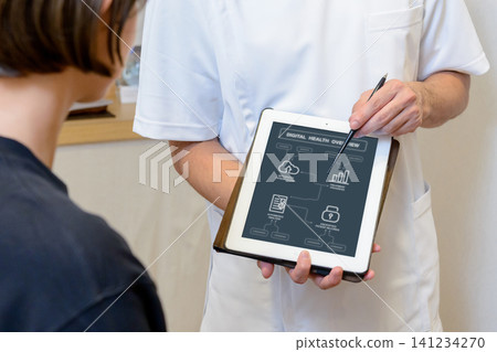 A doctor presenting and explaining an electronic medical record – an image of medical DX (digital transformation). A doctor presenting and explaining an electronic medical record – an image of medical DX (digital transformation). 141234270