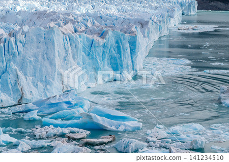 Perito Moreno glaciers with icy blue cliff and floating ice in cold water Perito Moreno glaciers with icy blue cliff and floating ice in cold water 141234510