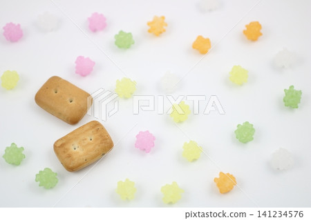 硬餅乾和金平糖(糖果)的樸實之美。 硬餅乾和金平糖(糖果)的樸實之美。 141234576