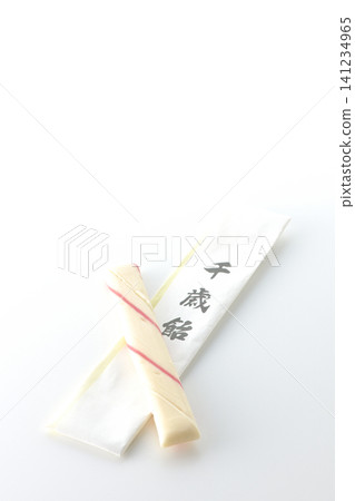 以白色背景拍攝的千歲糖 以白色背景拍攝的千歲糖 141234965