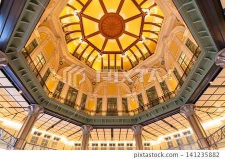 The historic dome ceiling of Tokyo Station's Marunouchi building 141235882