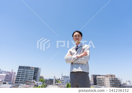 Blue sky and businessmen in work clothes Blue sky and businessmen in work clothes 141236152
