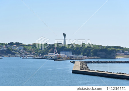 在小名濱海上大橋頂端,陽光明媚,視野開闊,可以看到防波堤、磐城海上塔,以及在起重機上空飄揚的鯉魚彩帶。 在小名濱海上大橋頂端,陽光明媚,視野開闊,可以看到防波堤、磐城海上塔,以及在起重機上空飄揚的鯉魚彩帶。 141236551