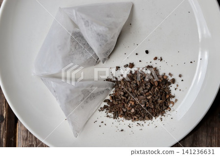 Water chestnut tea leaves and triangular tea bags; caffeine-free health tea. Water chestnut tea leaves and triangular tea bags; caffeine-free health tea. 141236631