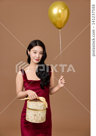 Holiday shopping concept with gift basket and balloon Holiday shopping concept with gift basket and balloon 141237588