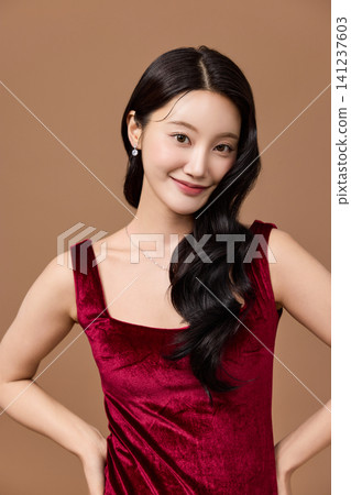 Elegant woman shopping with gift boxes and bags Elegant woman shopping with gift boxes and bags 141237603