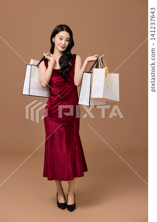 Elegant woman shopping with gift boxes and bags Elegant woman shopping with gift boxes and bags 141237643