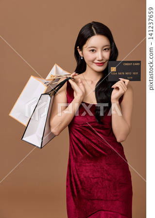Asian woman showing a membership card after shopping 141237659