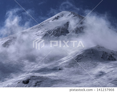 Clouds gather over Mt. Jōdo in Tateyama Murodō. Clouds gather over Mt. Jōdo in Tateyama Murodō. 141237908