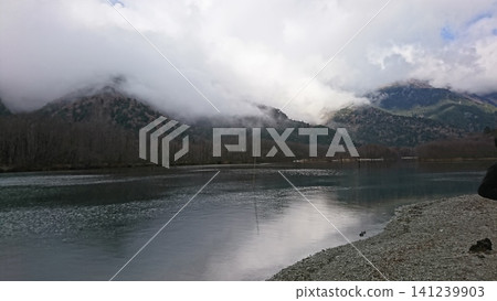 神秘的湖泊 神秘的湖泊 141239903