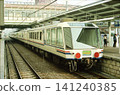 JR安良木號列車，設有獨特的玻璃封閉式觀光車廂，以及車站景色。 141240385