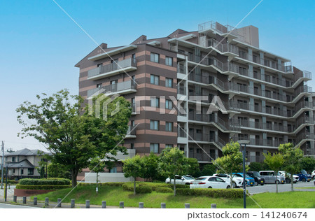 綠樹成蔭的住宅區內,中高層公寓及居住環境:日本新城 綠樹成蔭的住宅區內,中高層公寓及居住環境:日本新城 141240674