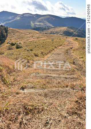 伊豆半島山脊步道：位於宇久須峠、五島岳和仁名峠展望台附近的山脊步道 141240946