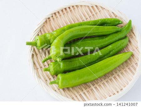 Fresh Fukumimi chili peppers 141241007