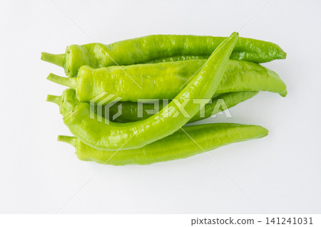 Fresh Fukumimi chili peppers 141241031