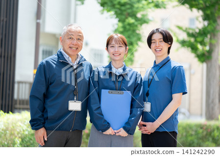 支持社區的工作人員 支持社區的工作人員 141242290