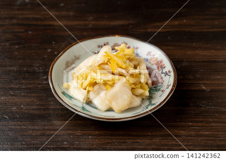 Refreshing and delicious lightly pickled napa cabbage Refreshing and delicious lightly pickled napa cabbage 141242362