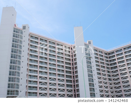Housing complex that stands out against the blue sky | Minamisuna Housing Housing complex that stands out against the blue sky | Minamisuna Housing 141242468